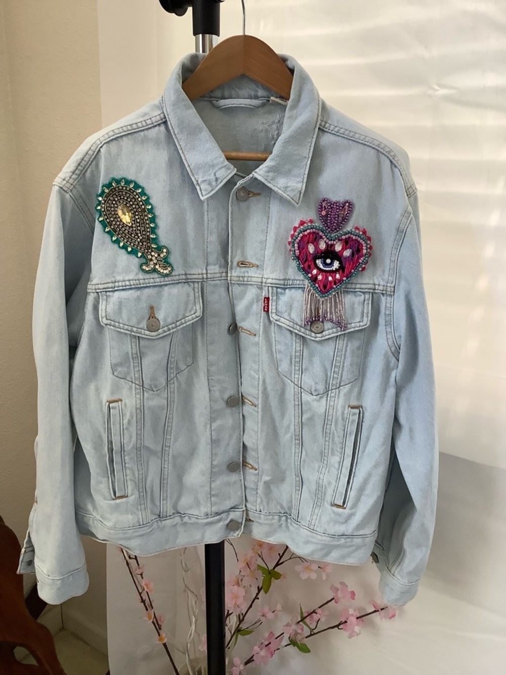 OOAK Custom Levi’s Beaded Sacred Heart & Frida Trucker Jacket Hand-EmbroideredXL - Picture 3 of 15